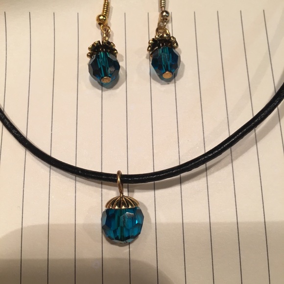 🆕Blue crystal necklace & earrings set NWT - Picture 8 of 8